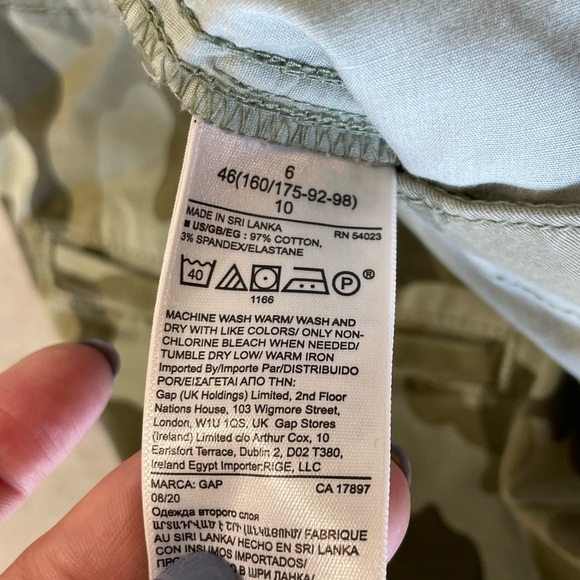 GAP Woman’s Camo Straight Khaki High Rise pants size 6 outdoor hiking country - Picture 5 of 7